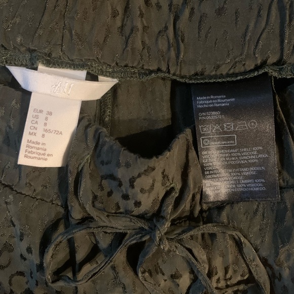 Patterned green pants with elastic waist - Picture 5 of 5